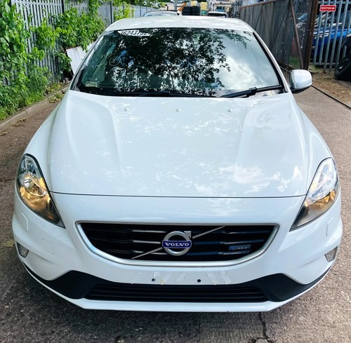 2015 volvo v40 - 2015,