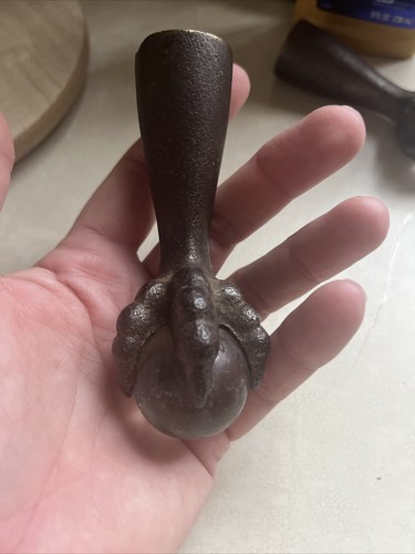 Claw glass ball cast - &,